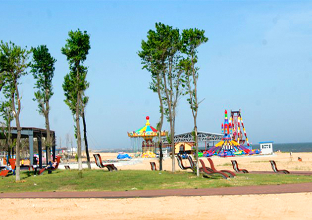 东戴河国际度假浴场游乐园和沙雕4.jpg
